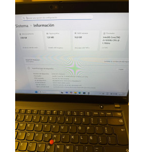 Pantalla de la Lenovo ThinkPad T14s mostrando sus especificaciones: Intel Core i5-10310U, 16GB RAM y 238GB SSD.